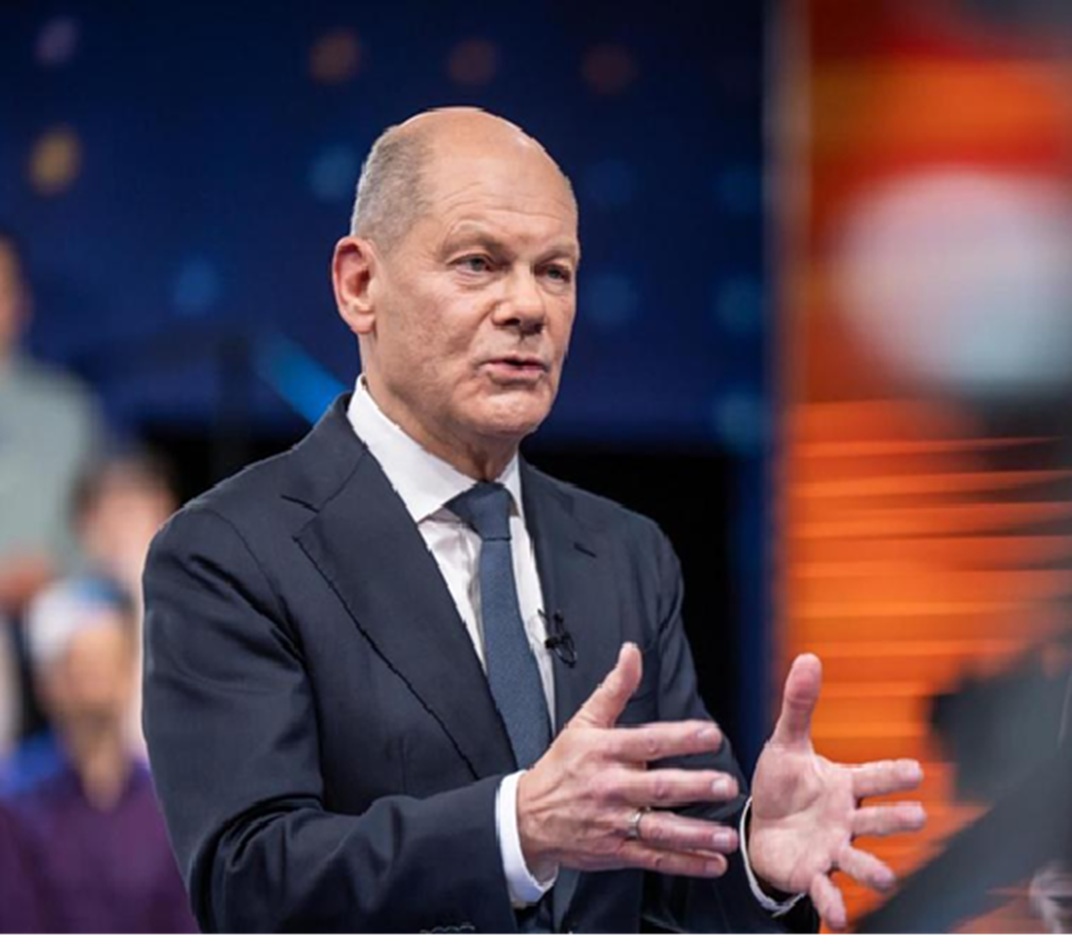 il cancelliere tedesco Olaf Scholz ha espresso un fermo dissenso nei confronti del politico Vance