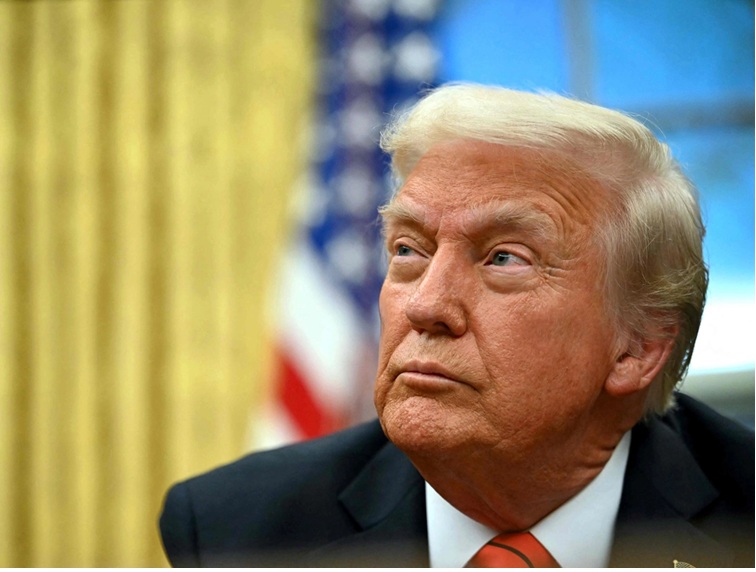Il disprezzo di Trump per l’Europa: analisi della telefonata con Putin sull’Ucraina