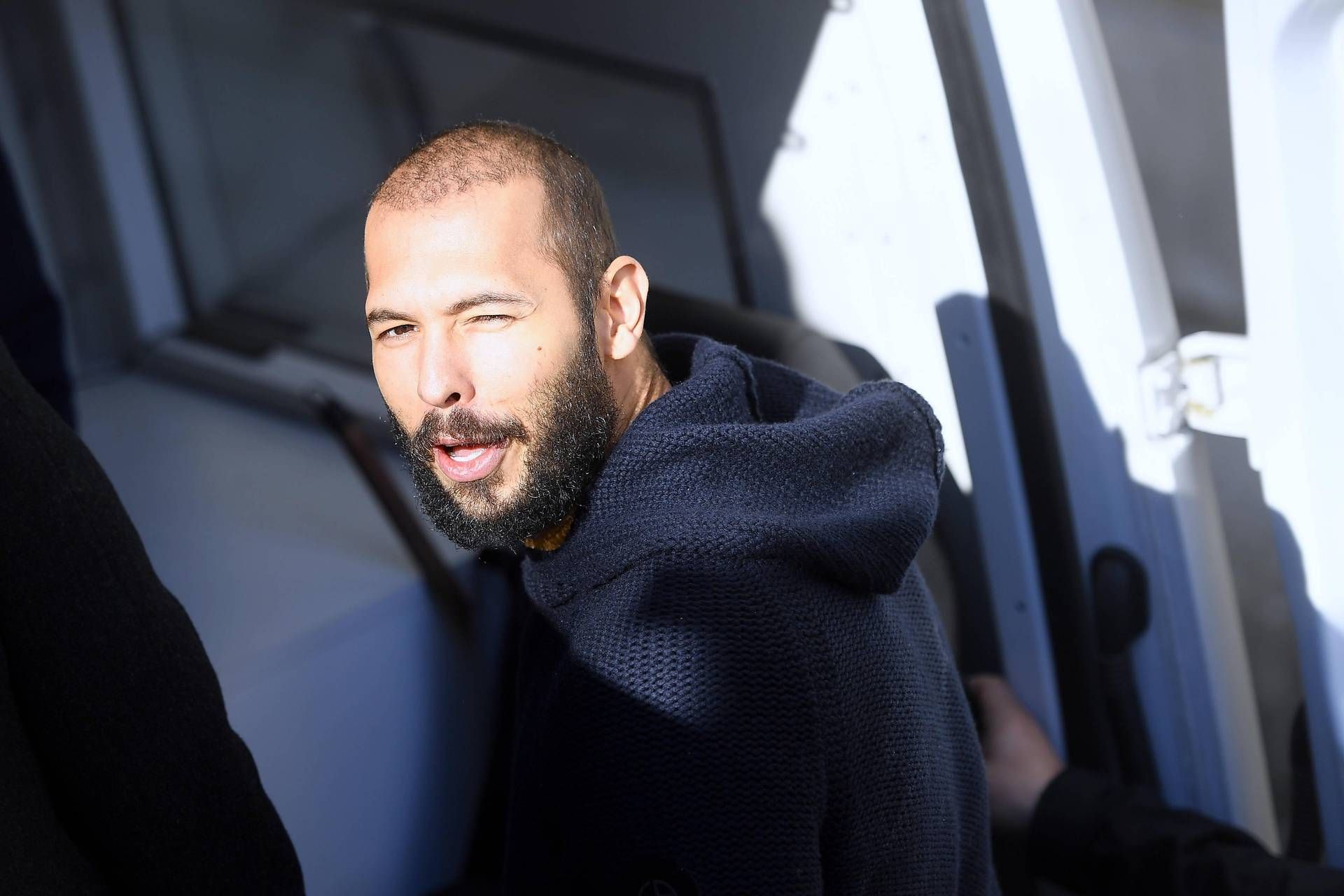Andrew Tate, l'ex lo accusa di violenza sessuale e maltrattamenti