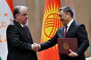 Kirghizistan e Tagikistan firmano uno storico accordo sulla frontiera comune