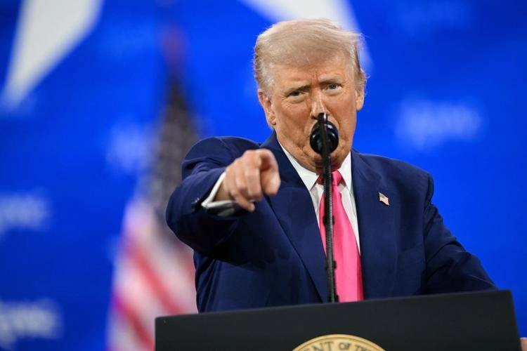 Trump insiste: "Prenderemo la Groenlandia al 100%", e non esclude uso della forza