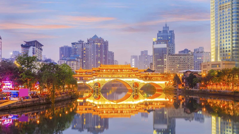 Chengdu, la capitale della provincia del Sichuan, è una città conosciuta per la sua ricca storia
