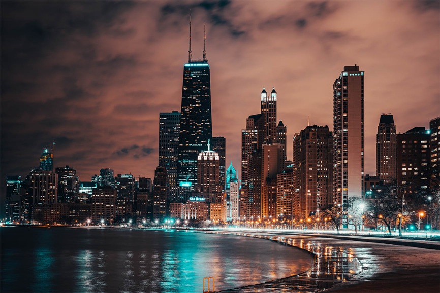 Immerso sulla sponda sud -occidentale del lago Michigan, Chicago è una città vibrante
