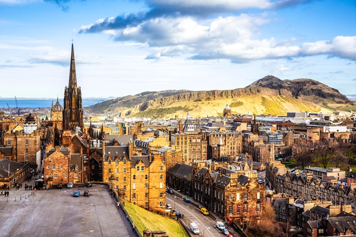 Edimburgo, la capitale della Scozia, è una città intrisa di storia e ricca di cultura
