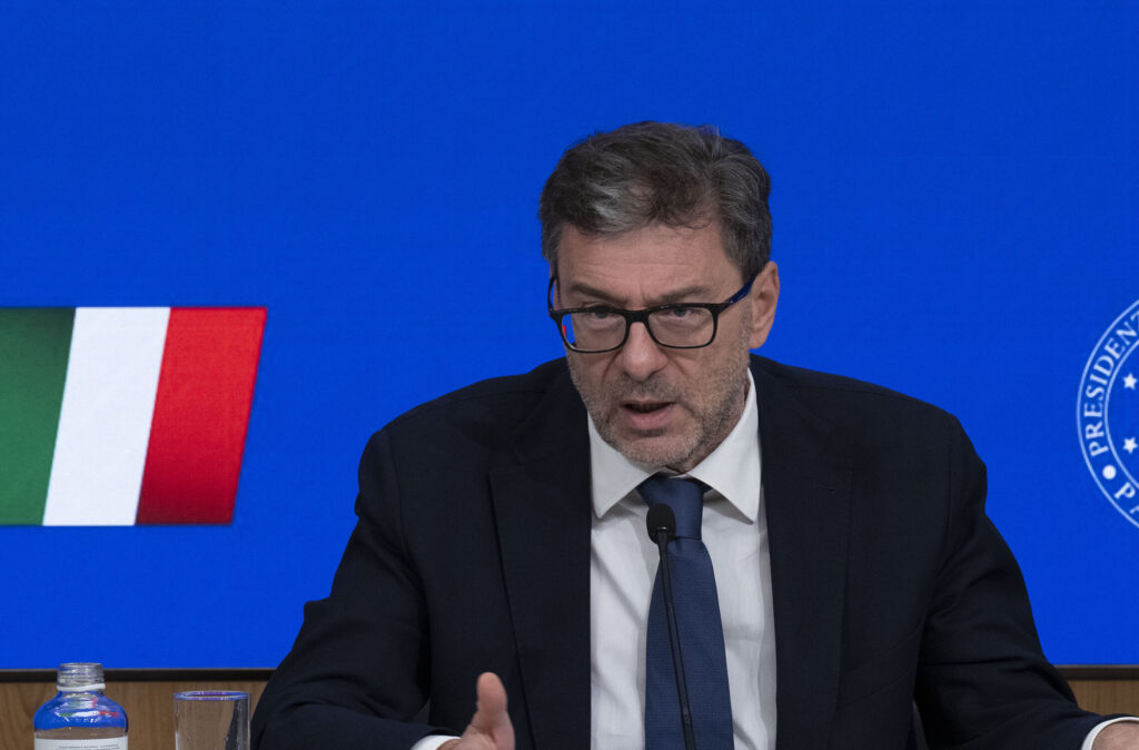 Giorgetti ammette che le previsioni non solo a lungo termine ma anche a breve sono aleatorie