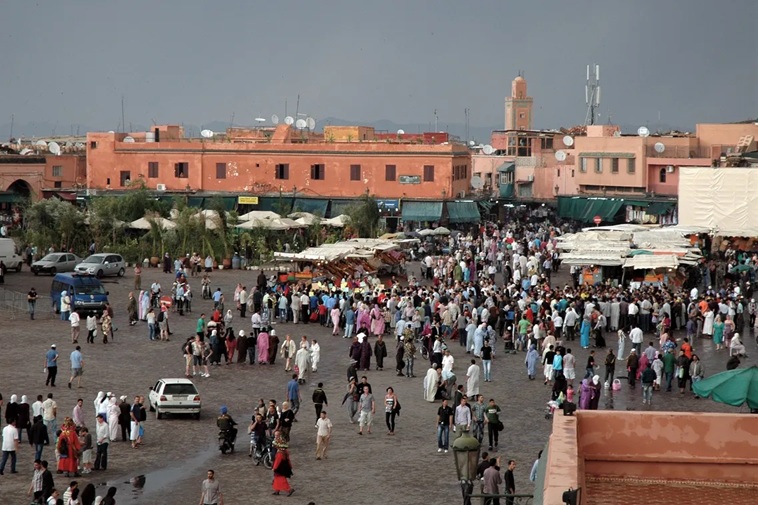 Marrakech, noto come "Red City" per i suoi vivaci edifici ocra, è un tesoro di cultura