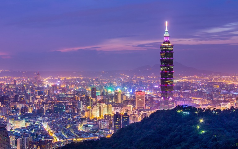 Taipei, la capitale di Taiwan, è una città vibrante che fonde magnificamente la modernità