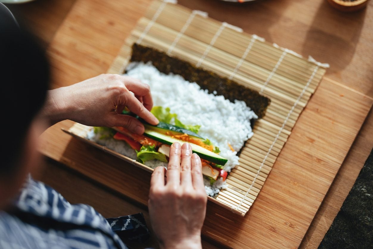 Ti piace andare a mangiare il sushi? Allora dovresti assaggiare l'handroll