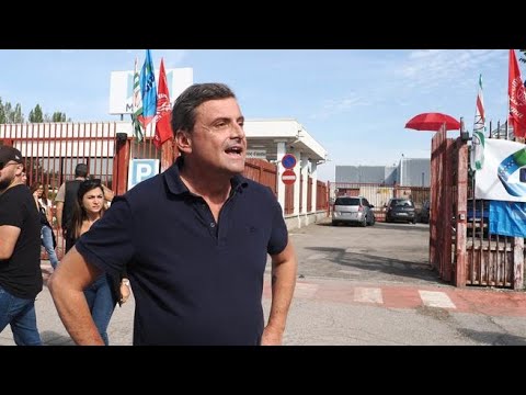 marelli-calenda-arriva-al-presidio-ma-gli-operai-se-ne-vanno-lui-li-insegue-invano