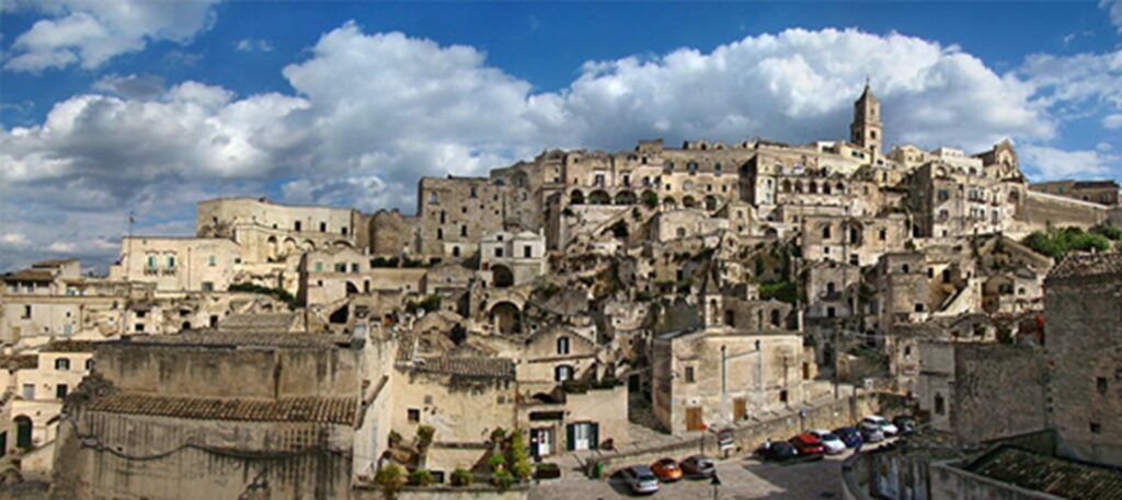 Il patrimonio culturale delle antiche città è un affascinante arazzo tessuto dai fili di storia